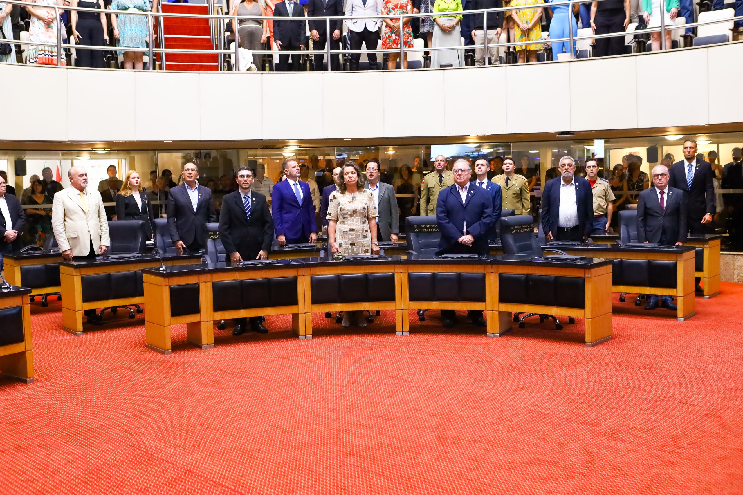 A presidente do Crea-DF, eng. civ. Fátima Có participou da Sessão Solene da ALESC